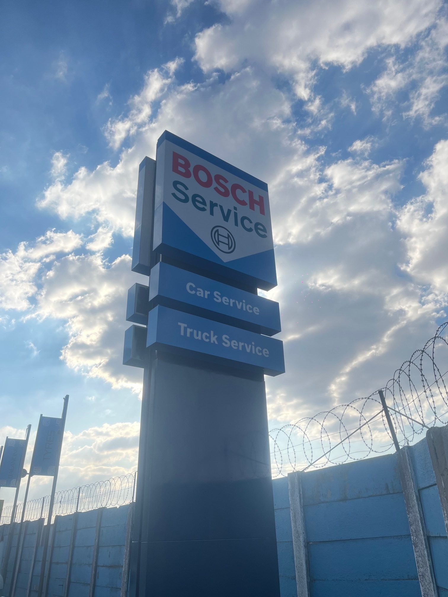 Bosch Pylon Front